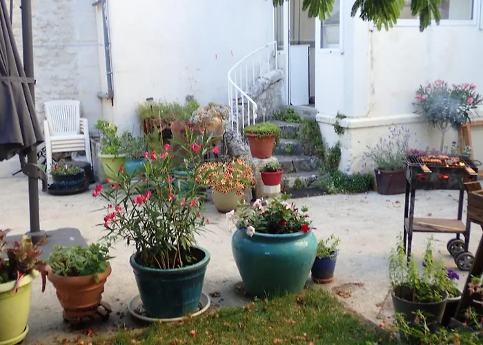 La Miramboise, Et Table D Hotes Bed and breakfast